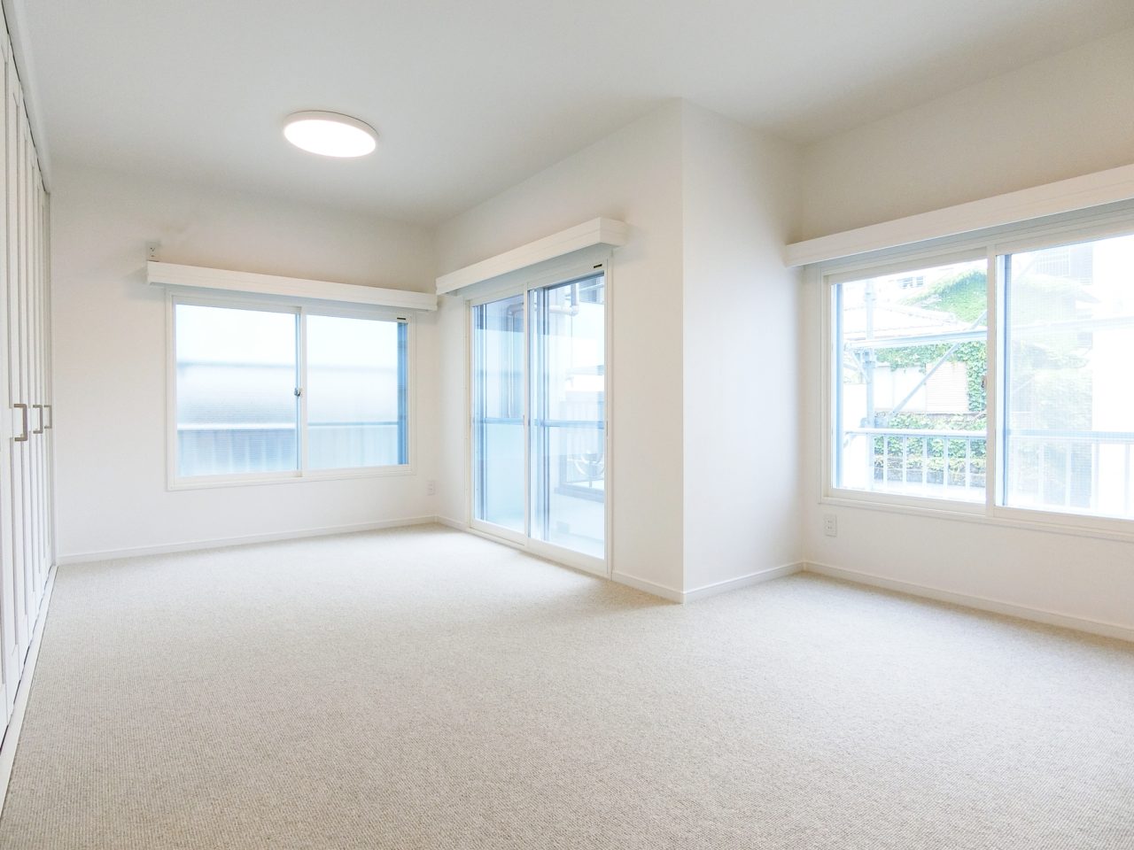 年末年始の留守を守る！今すぐできる対策と防犯リフォームで安心の住まいへ